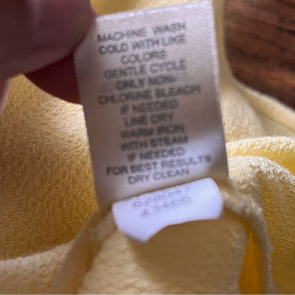 J. Jill Whisper Yellow Daylily Sleeveless Wrap Shirt Top Blouse Size Med. Petite - Picture 7 of 8